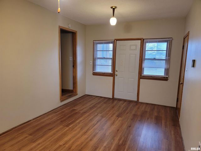 1102 W North Grand Avenue, Springfield, IL 62702