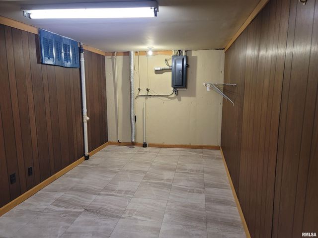 1102 W North Grand Avenue, Springfield, IL 62702