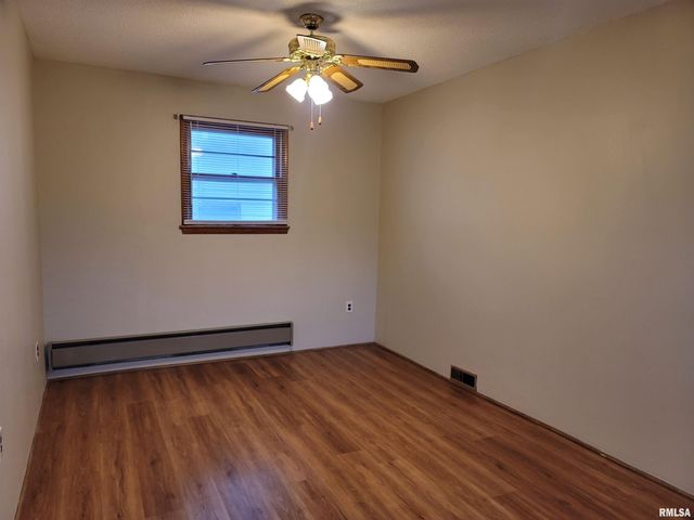 1102 W North Grand Avenue, Springfield, IL 62702