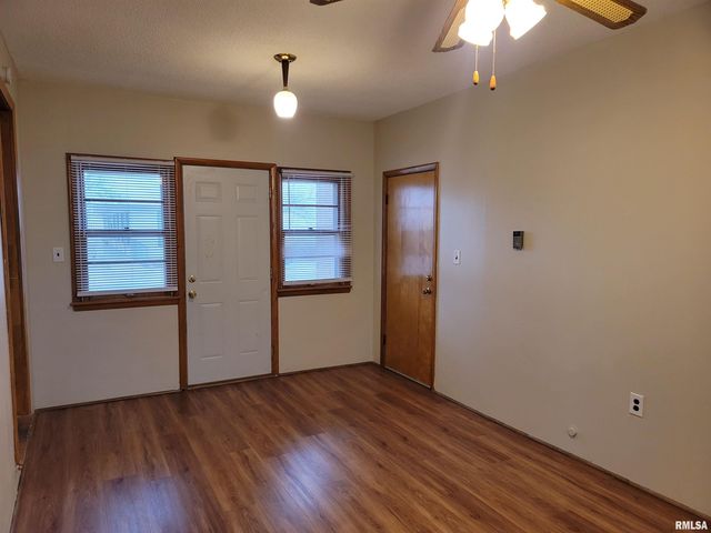 1102 W North Grand Avenue, Springfield, IL 62702