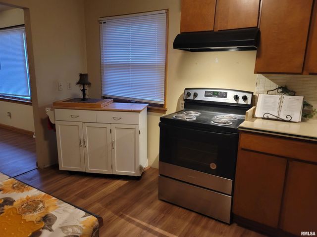 1102 W North Grand Avenue, Springfield, IL 62702