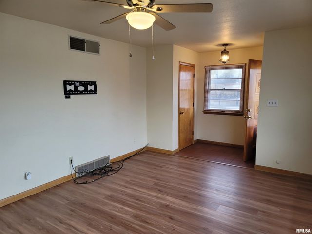 1102 W North Grand Avenue, Springfield, IL 62702