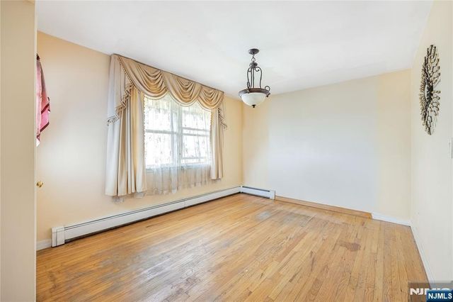 261 10th Street, Palisades Park, NJ 07650
