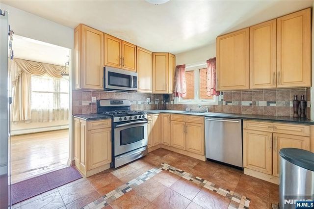 261 10th Street, Palisades Park, NJ 07650