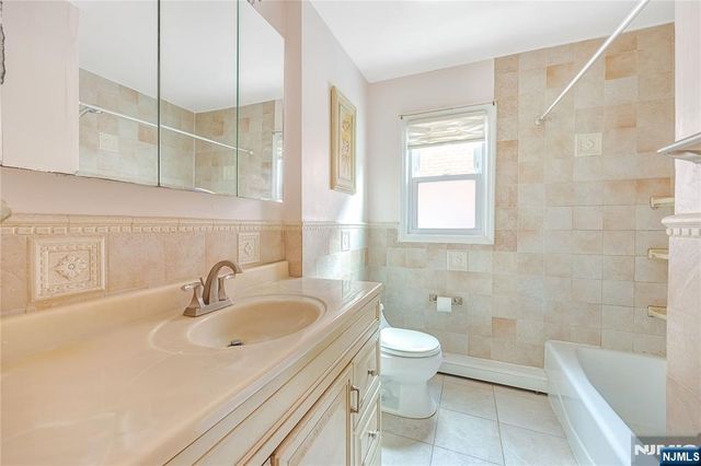 261 10th Street, Palisades Park, NJ 07650