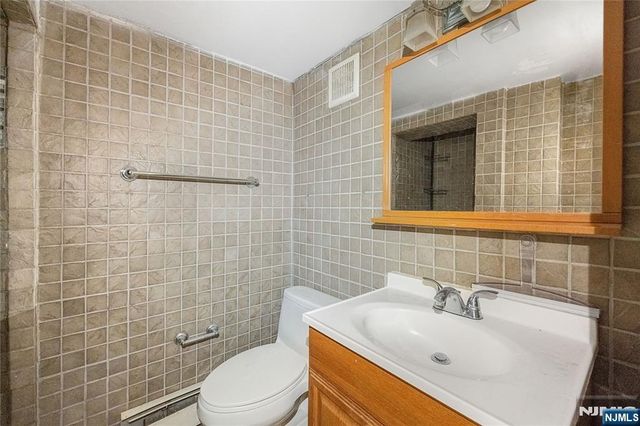 261 10th Street, Palisades Park, NJ 07650