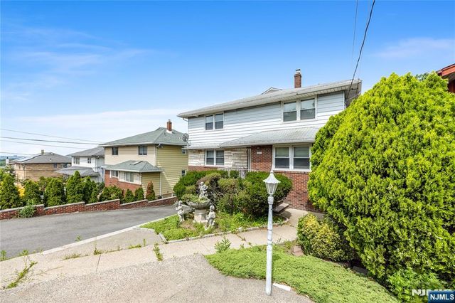 261 10th Street, Palisades Park, NJ 07650