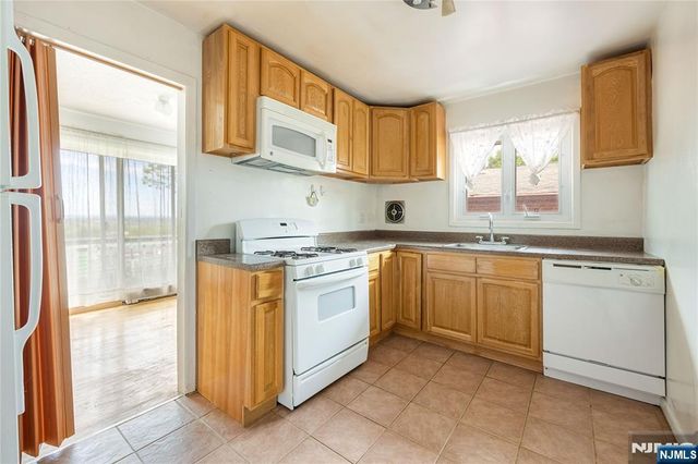 261 10th Street, Palisades Park, NJ 07650