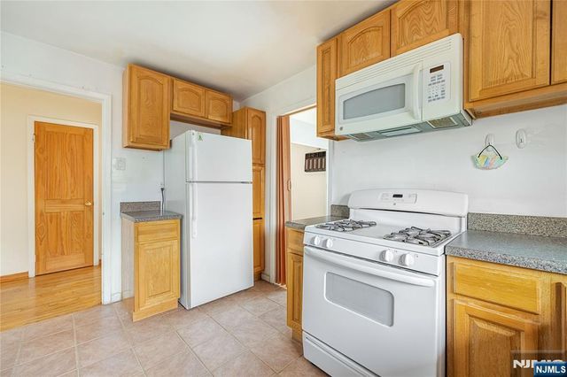 261 10th Street, Palisades Park, NJ 07650