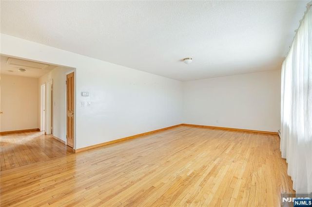 261 10th Street, Palisades Park, NJ 07650