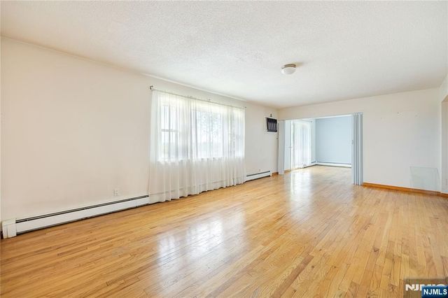 261 10th Street, Palisades Park, NJ 07650