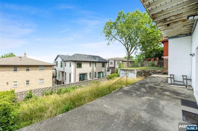 261 10th Street, Palisades Park, NJ 07650