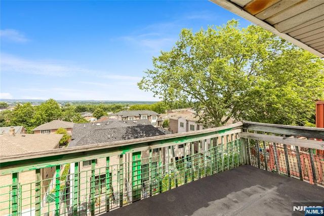 261 10th Street, Palisades Park, NJ 07650