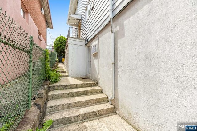 261 10th Street, Palisades Park, NJ 07650
