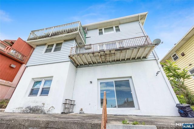 261 10th Street, Palisades Park, NJ 07650