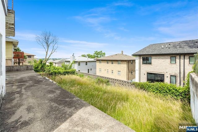 261 10th Street, Palisades Park, NJ 07650