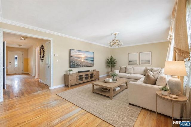 261 10th Street, Palisades Park, NJ 07650