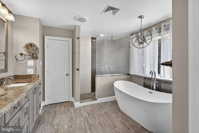 17130 QUAIL CREEK CIR, Hamilton, VA 20158