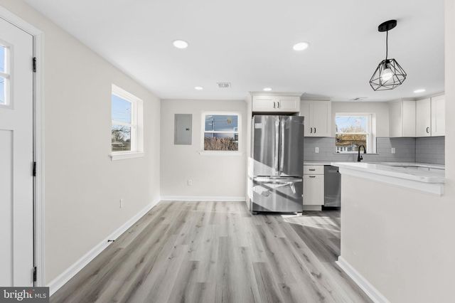 8 DELMAR ST, New Castle, DE 19720