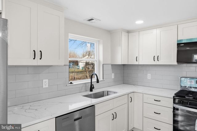 8 DELMAR ST, New Castle, DE 19720