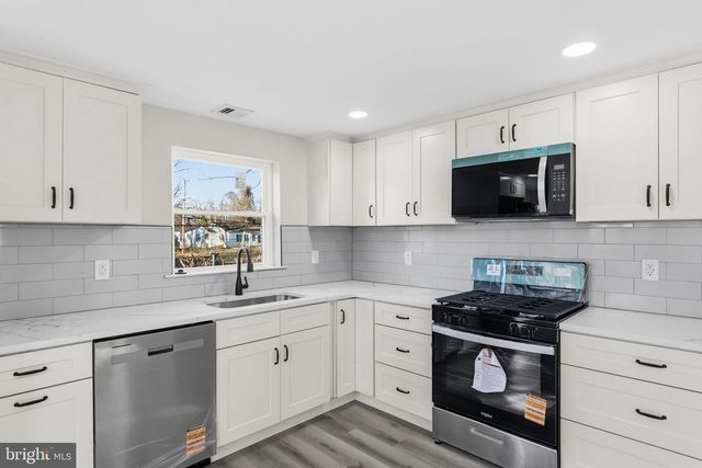 8 DELMAR ST, New Castle, DE 19720