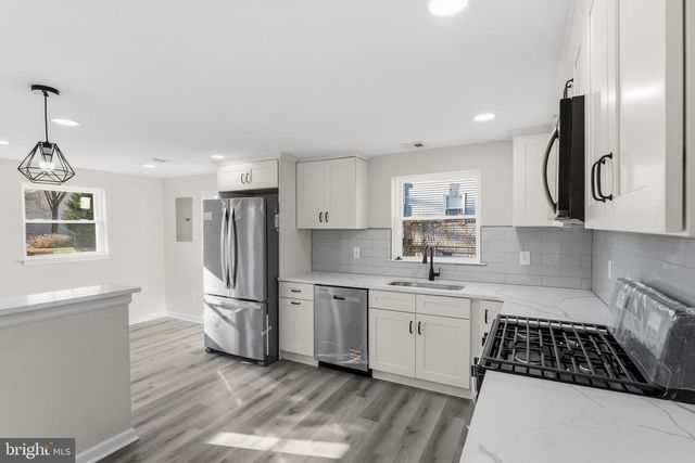 8 DELMAR ST, New Castle, DE 19720