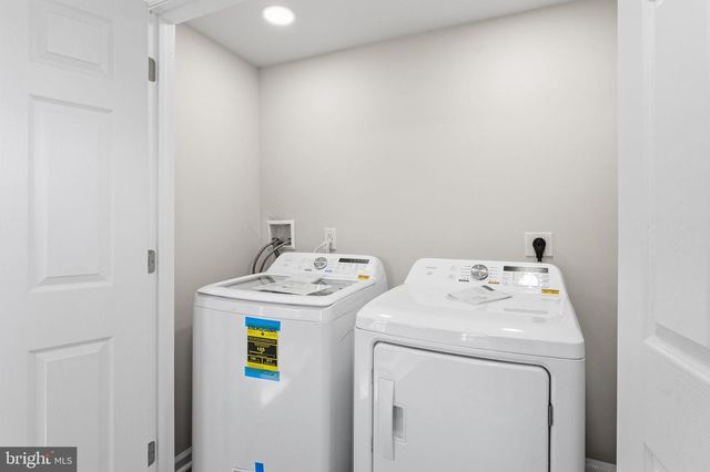 8 DELMAR ST, New Castle, DE 19720