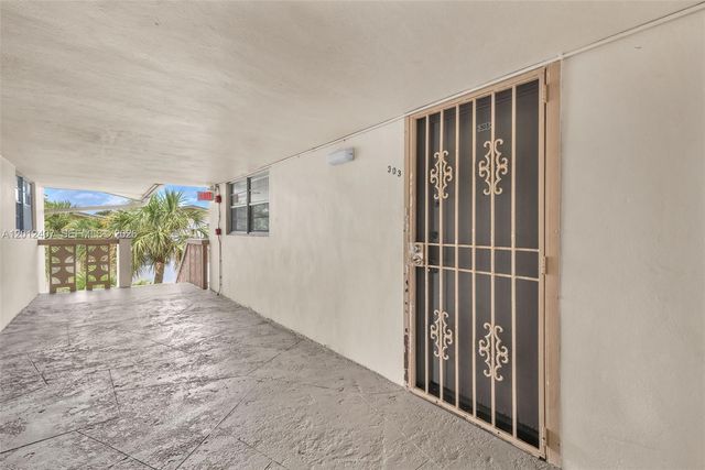16901 NE 13th Ave 303, Miami, FL 33162
