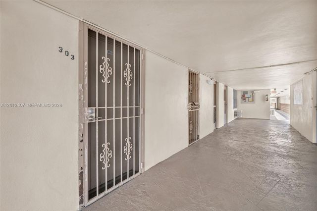 16901 NE 13th Ave 303, Miami, FL 33162