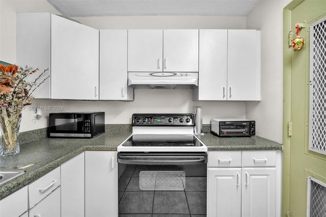 16901 NE 13th Ave 303, Miami, FL 33162