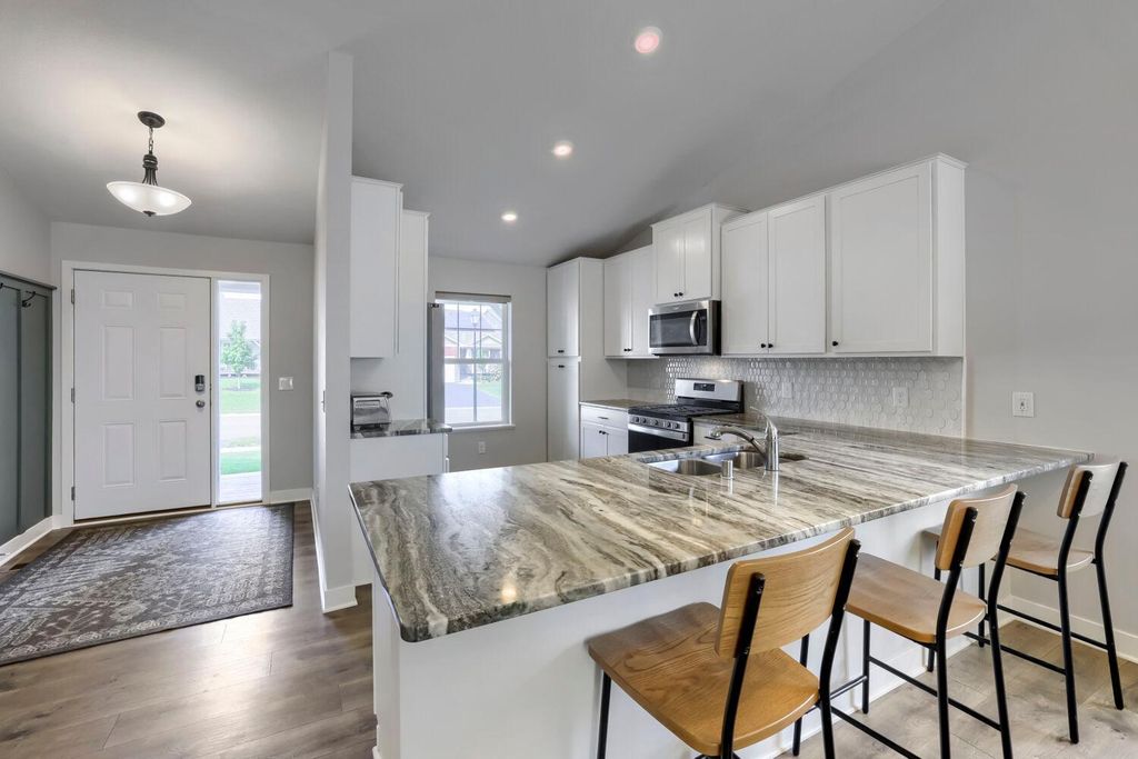 8154 182nd Street W, Lakeville, MN 55044 — photo 4