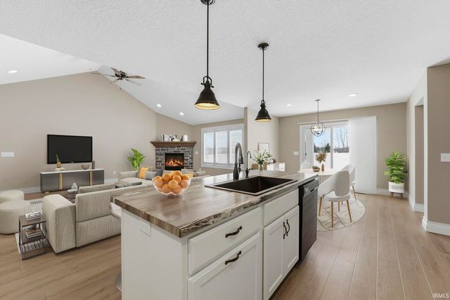 9198 River Hollow Cove, Fort Wayne, IN 46835