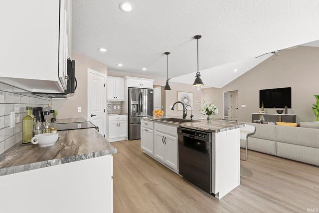 9198 River Hollow Cove, Fort Wayne, IN 46835