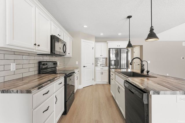 9198 River Hollow Cove, Fort Wayne, IN 46835