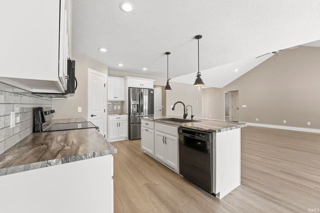 9198 River Hollow Cove, Fort Wayne, IN 46835