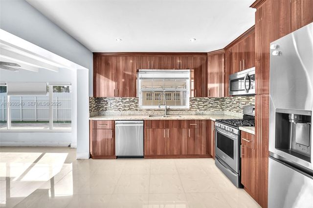 8300 NW 201st St, Hialeah, FL 33015