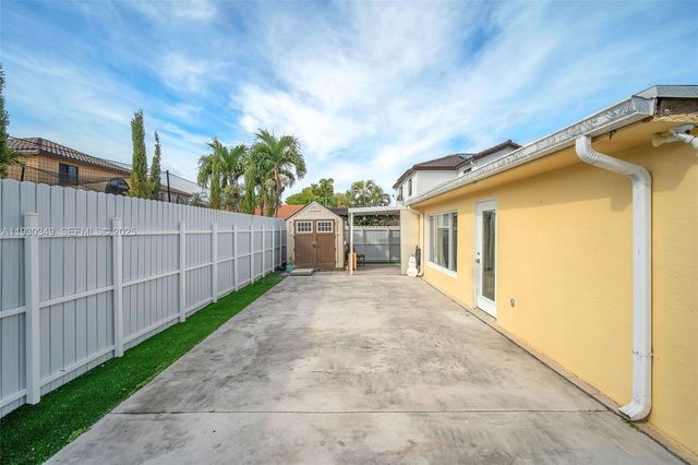 8300 NW 201st St, Hialeah, FL 33015