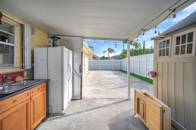 8300 NW 201st St, Hialeah, FL 33015