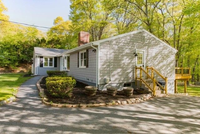 39 Mann School Road, Smithfield, RI 02917