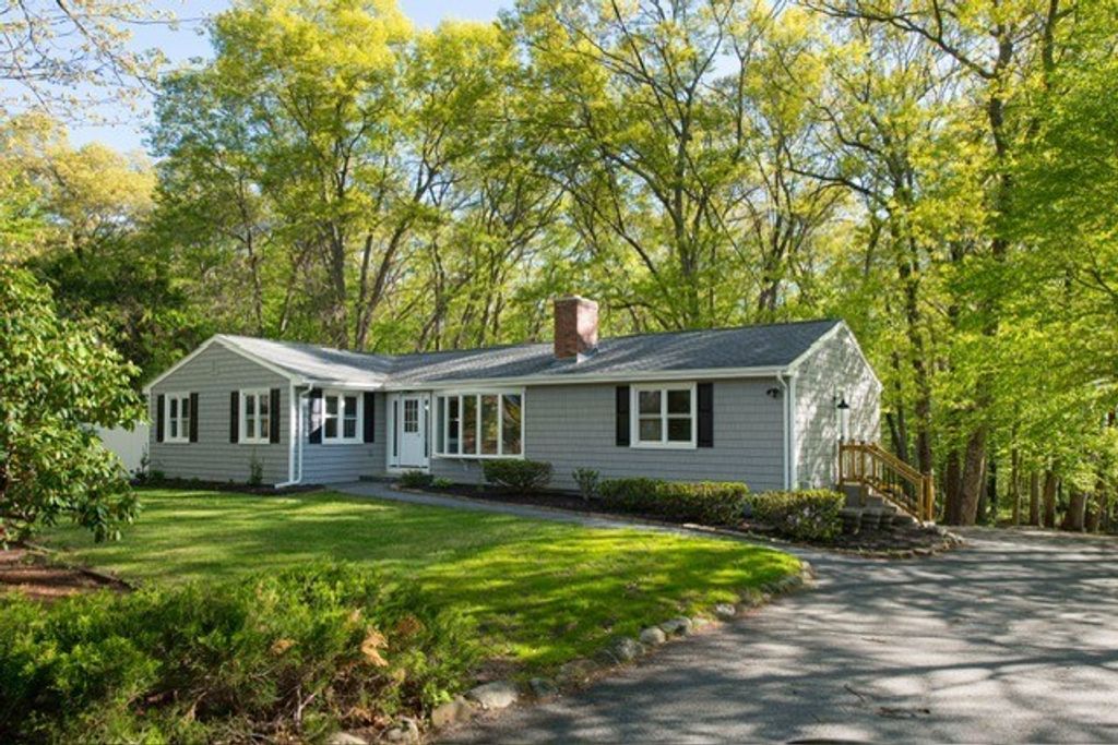 39 Mann School Road, Smithfield, RI 02917