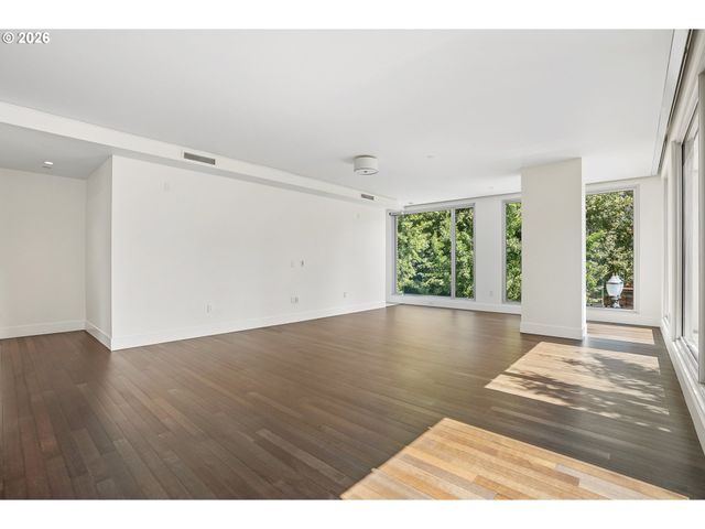 937 Nw GLISAN St 237, Portland, OR 97209