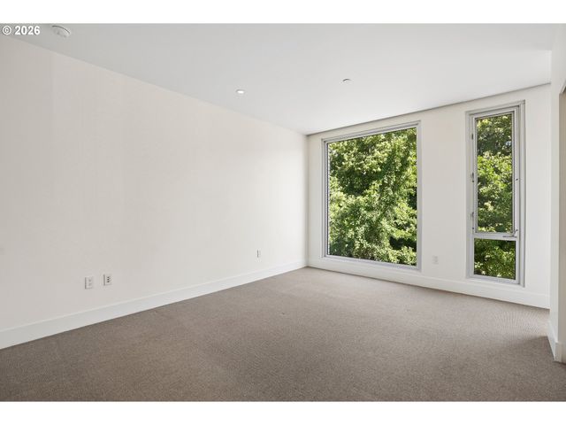937 Nw GLISAN St 237, Portland, OR 97209