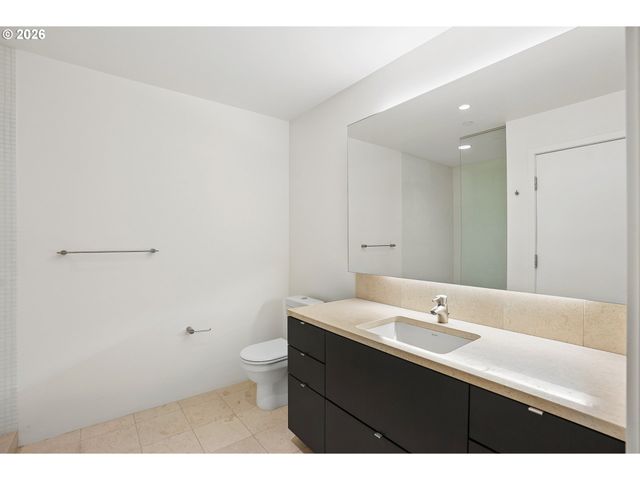 937 Nw GLISAN St 237, Portland, OR 97209