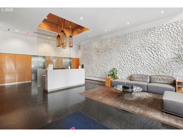 937 Nw GLISAN St 237, Portland, OR 97209