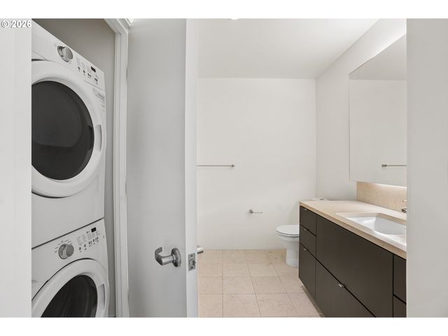 937 Nw GLISAN St 237, Portland, OR 97209