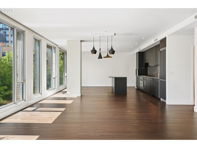 937 Nw GLISAN St 237, Portland, OR 97209