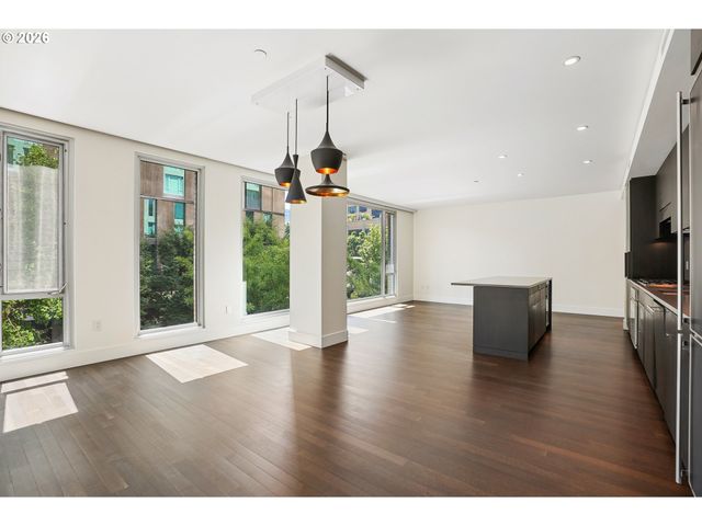 937 Nw GLISAN St 237, Portland, OR 97209