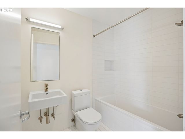 937 Nw GLISAN St 237, Portland, OR 97209