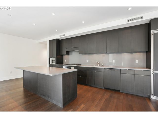 937 Nw GLISAN St 237, Portland, OR 97209