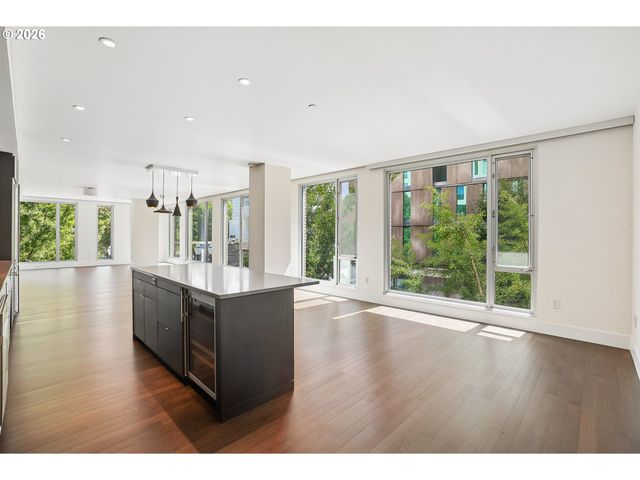 937 Nw GLISAN St 237, Portland, OR 97209